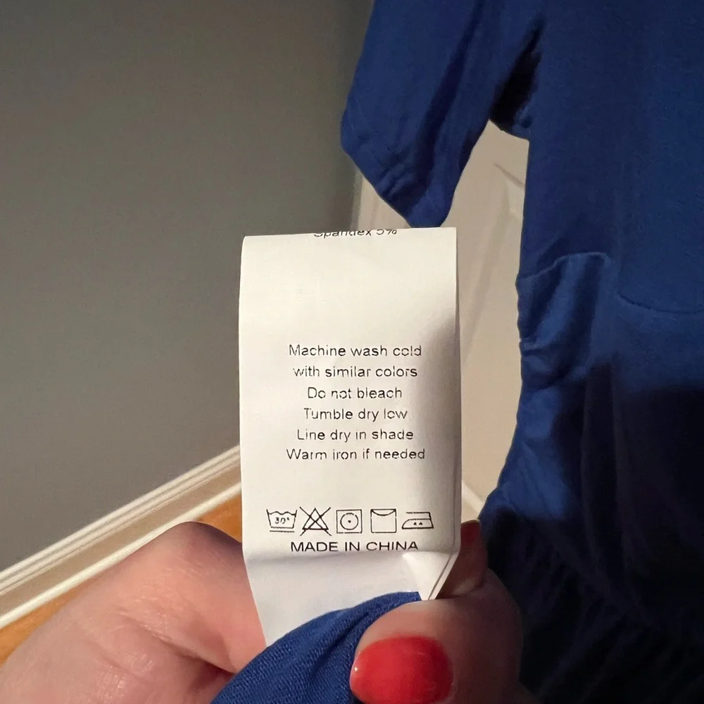 Short sleeve blue v-neck, size XL - Picture 4 of 5